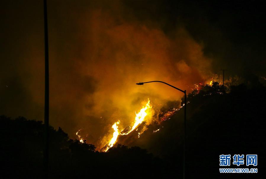 （国际）（5）“火焰山模式”重启　美国加州山火灾区进入紧急状态