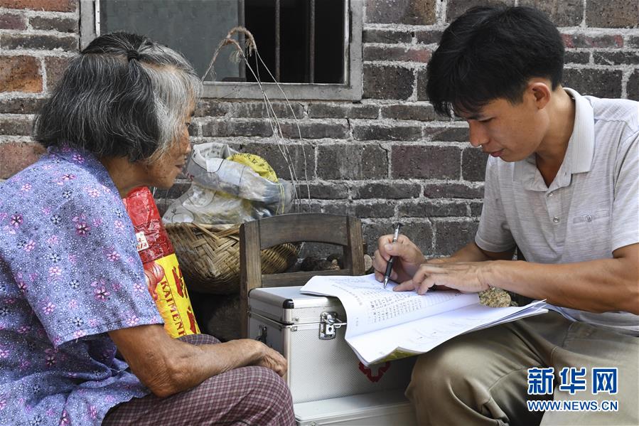 （社会）（4）乡村医生黄霖：坚守山乡守护健康