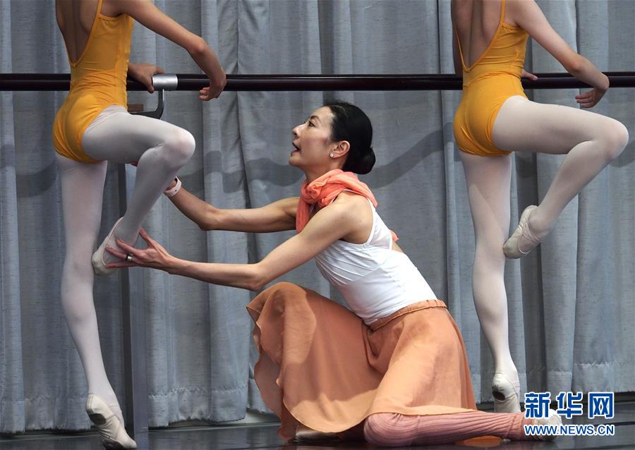 （文化）（5）“舞动十二小时”活动在上海国际舞蹈中心举行