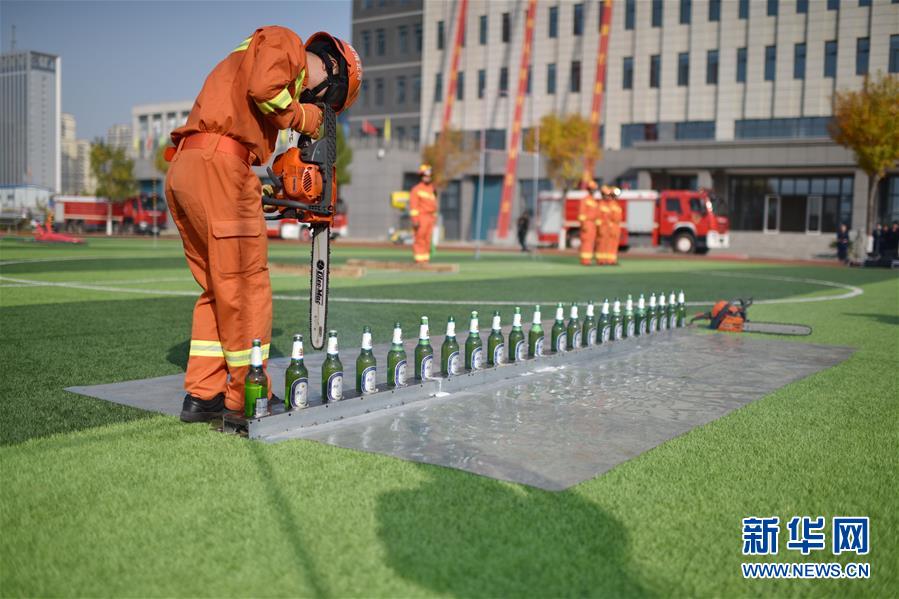 （社会）（2）河北衡水：消防宣传月 技能大练兵
