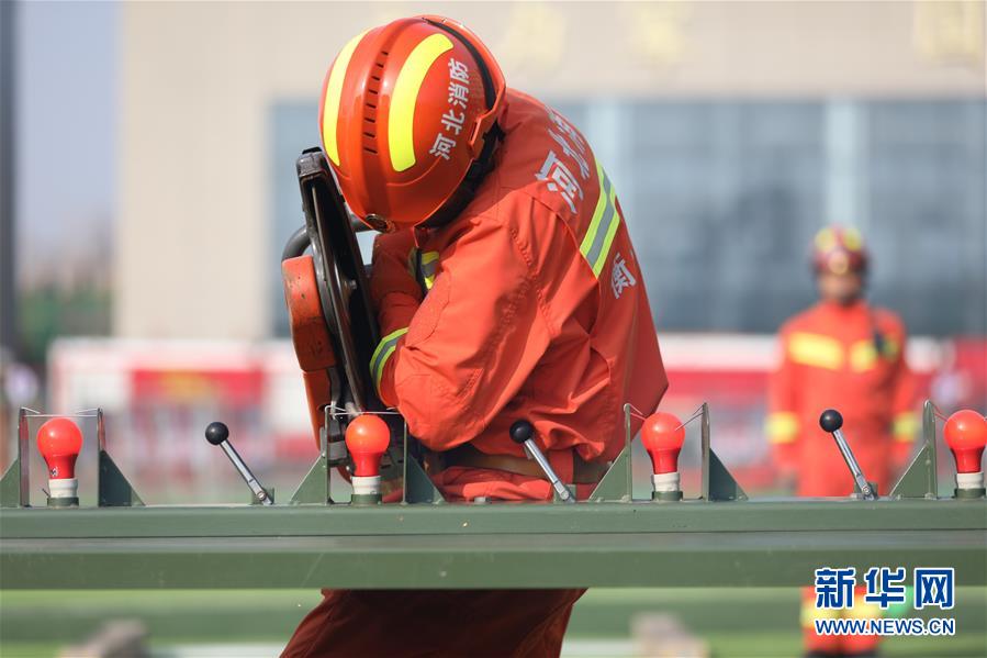 （社会）（5）河北衡水：消防宣传月 技能大练兵