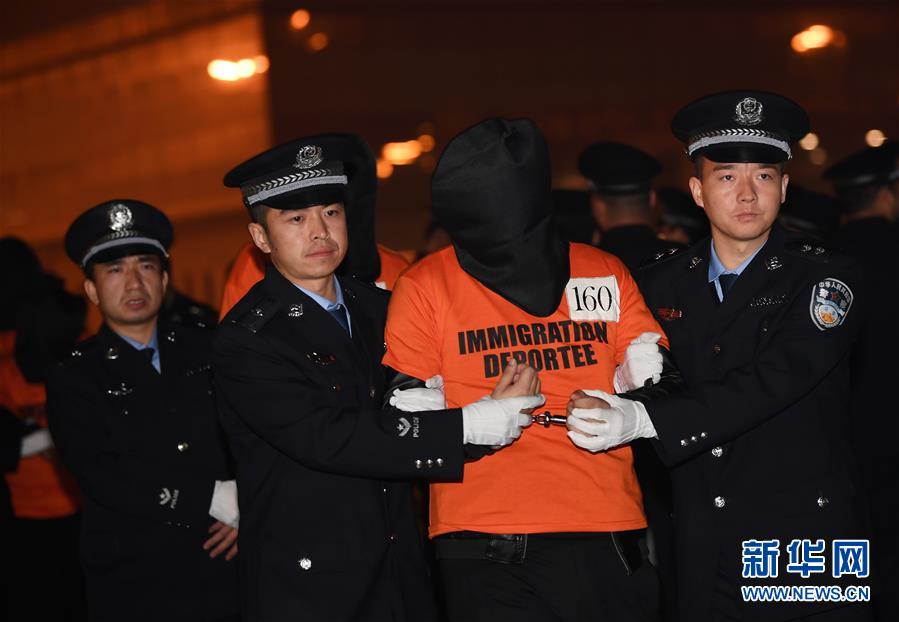 （法治）（2）301名电信网络诈骗犯罪嫌疑人从菲律宾被押解回国