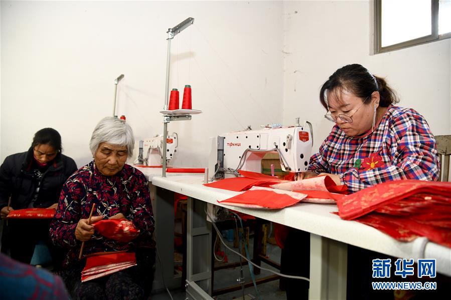 （社会）（1）山东台儿庄：小香囊鼓起致富钱包