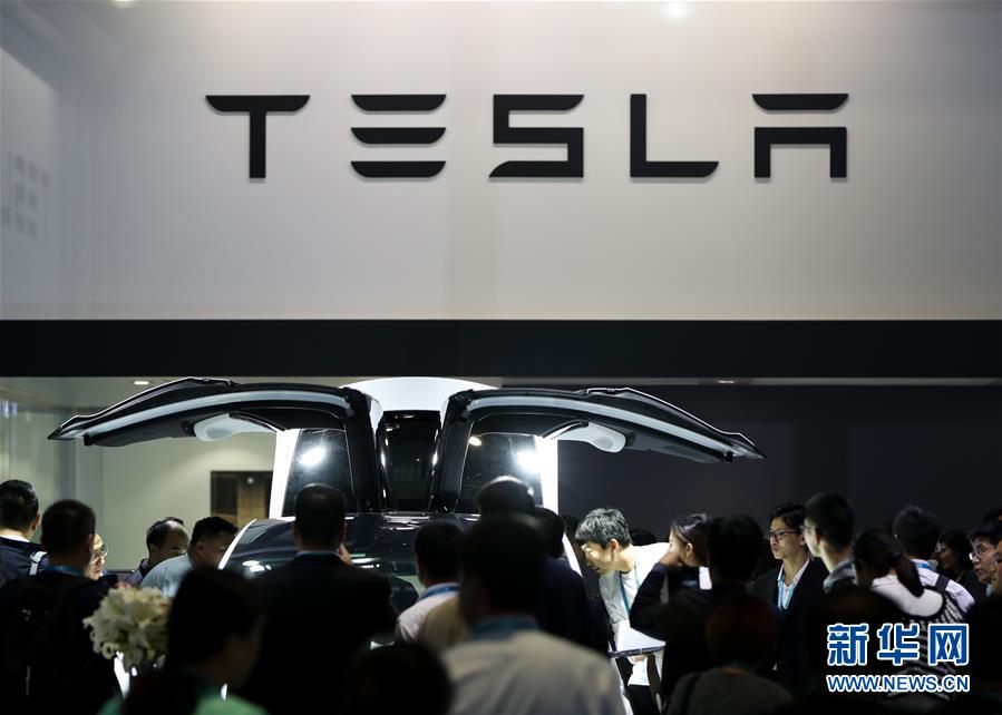 (第二届进博会)(11)第二届进博会迎来首个“大客流”