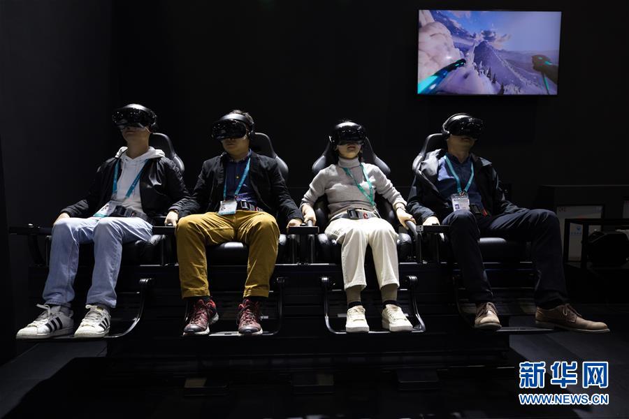 (第二届进博会)(14)第二届进博会迎来首个“大客流”