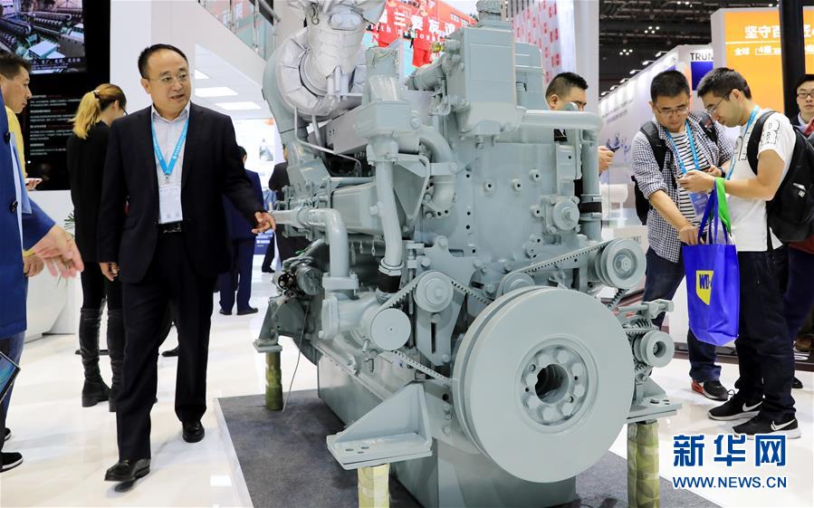 (第二届进博会)(16)第二届进博会迎来首个“大客流”