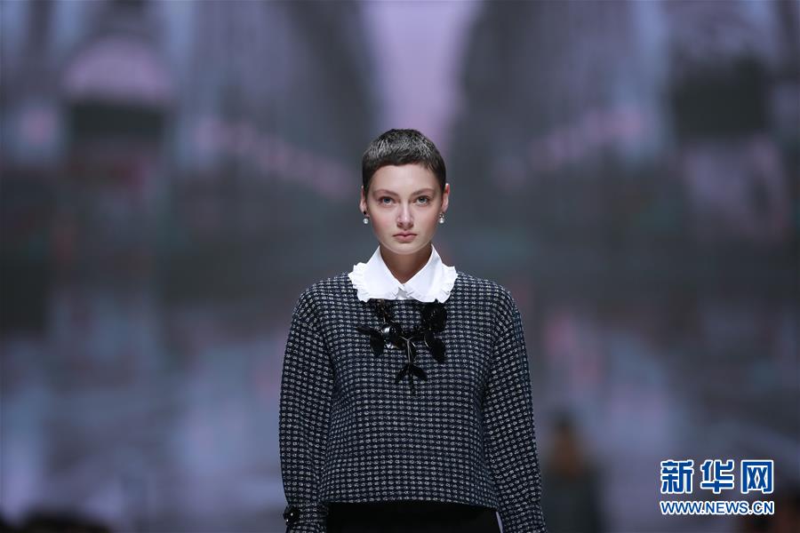 （国际）（7）Riani品牌亮相柏林秋冬时装周