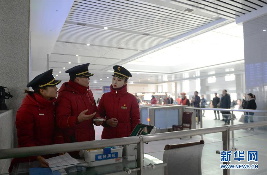 （关注春运）（3）客运值班员的服务传承