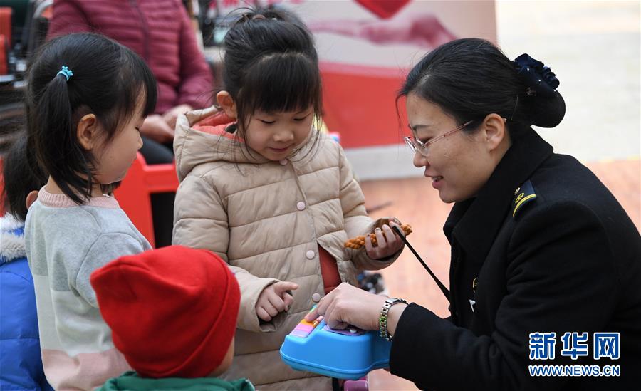 (关注春运)(1)用爱心温暖旅客出行路