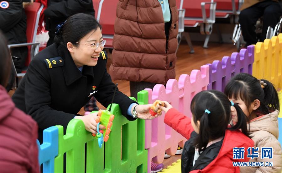 （关注春运）（2）用爱心温暖旅客出行路