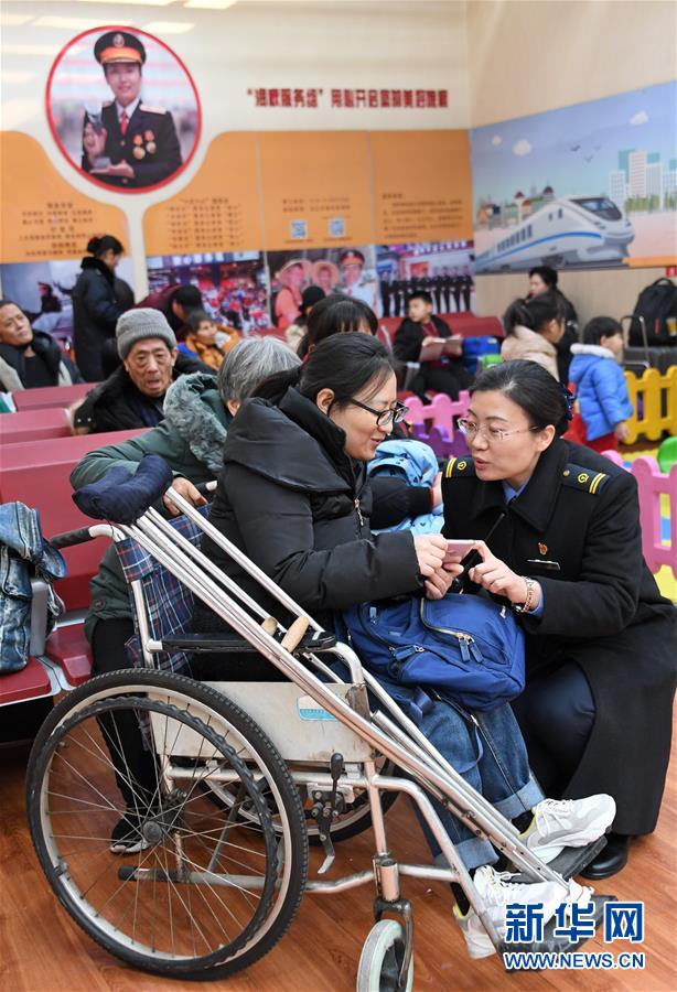 （关注春运）（8）用爱心温暖旅客出行路