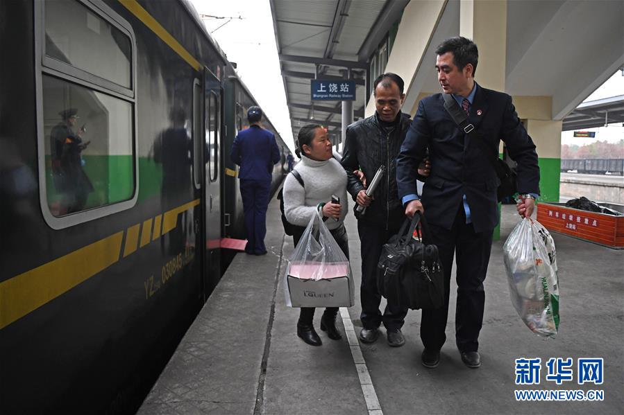 （新春走基层）（13）“暖途”——盲人夫妻归乡路