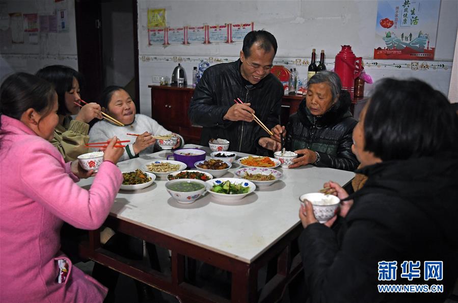 （新春走基层）（21）“暖途”——盲人夫妻归乡路