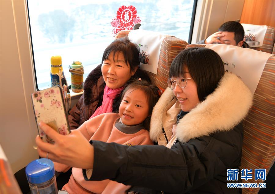 （关注春运）（5）草原高铁送&ldquo;福&rdquo;到家
