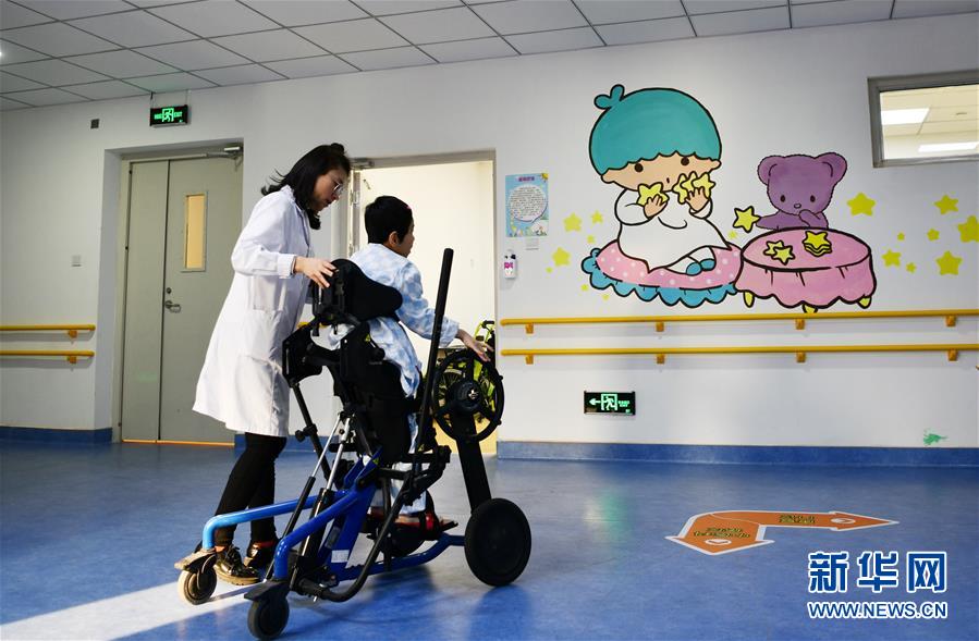 （新春走基层）（1）天津：走进残疾儿童康复中心