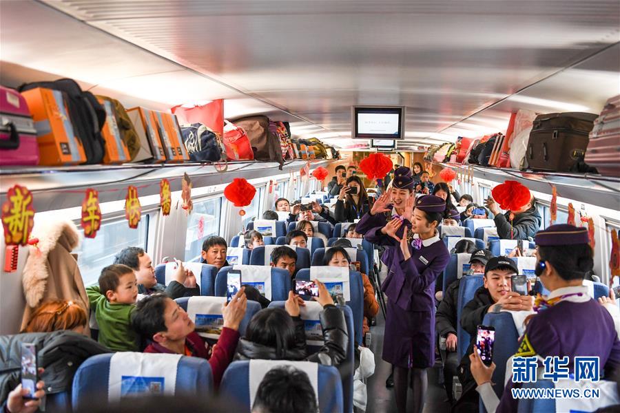 （社会）（2）江苏苏州驶出&ldquo;务工人员专列&rdquo;