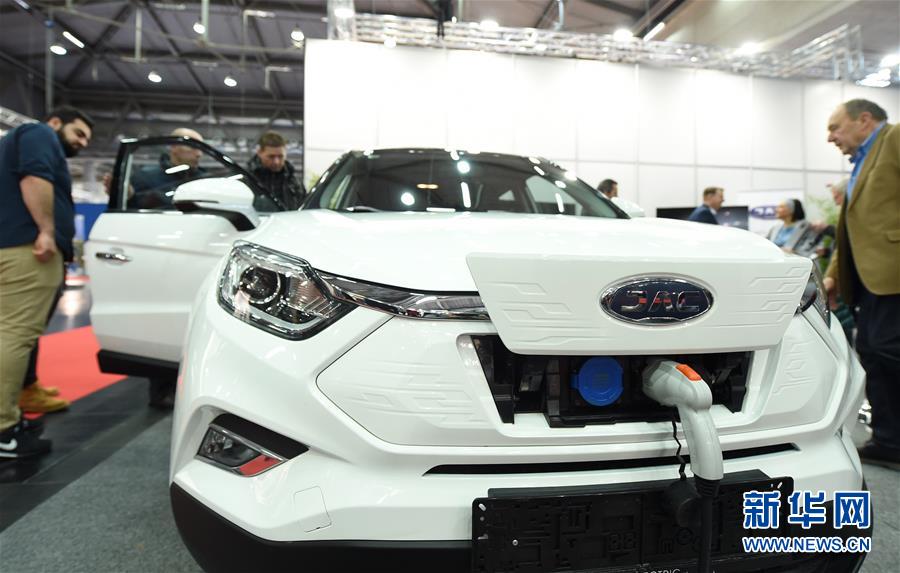 （国际）（3）维也纳车展开幕 中国电动汽车亮相