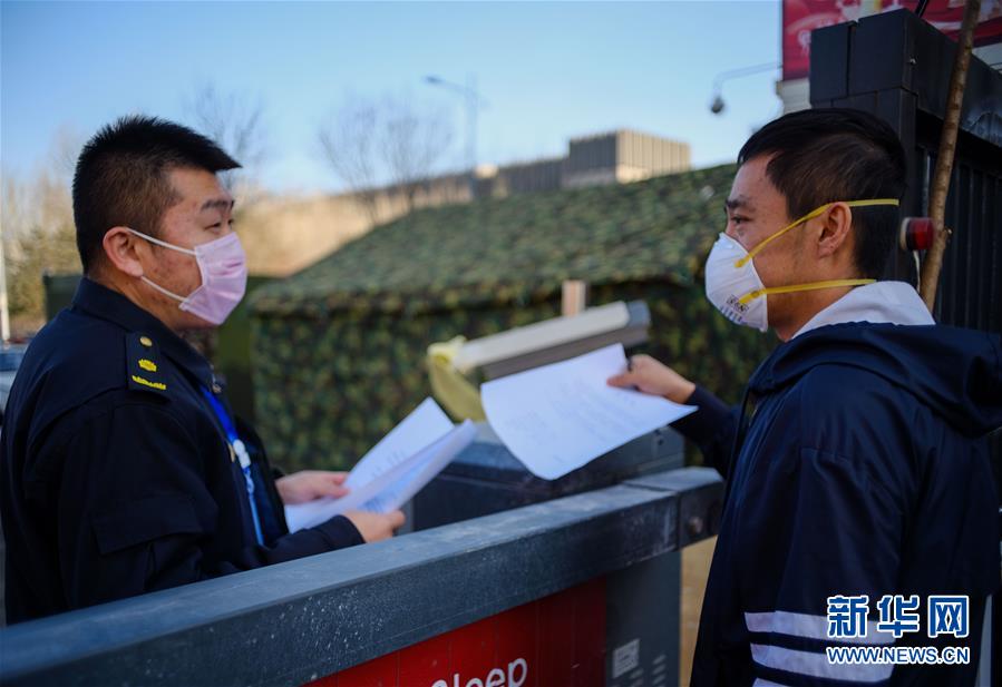 (聚焦疫情防控)(7)呼和浩特:小区临时党支部筑牢战“疫”防线