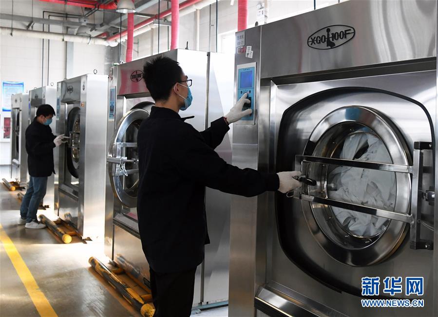 （聚焦疫情防控）（5）北京：加强列车卧具消毒 守护旅客乘车安全