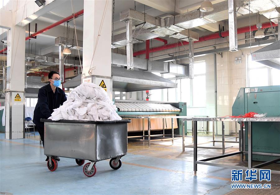 （聚焦疫情防控）（6）北京：加强列车卧具消毒 守护旅客乘车安全