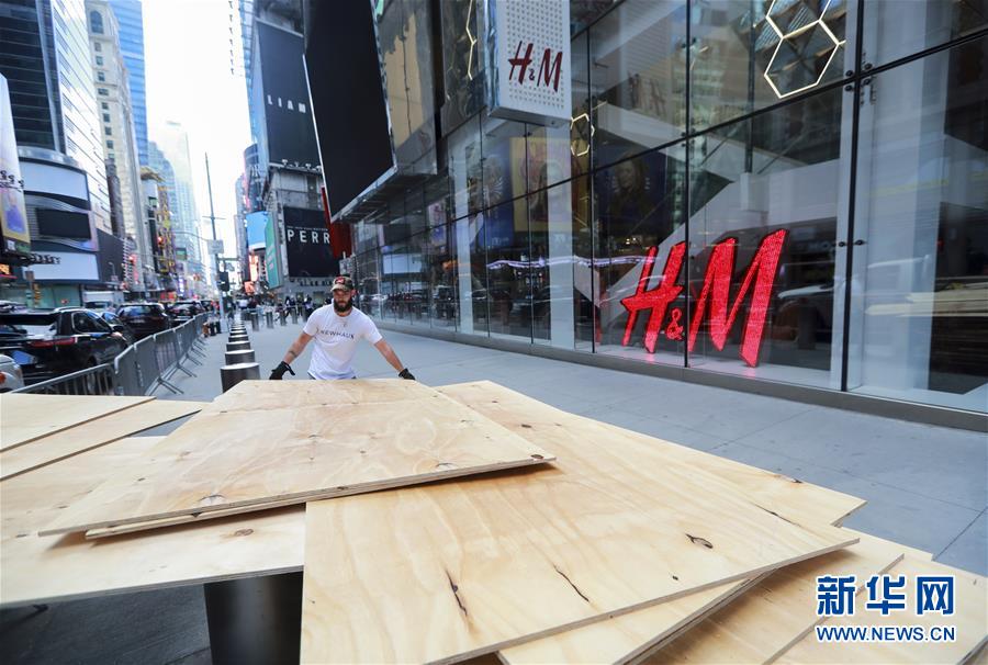 （国际）（5）纽约店铺“装护甲”求安全