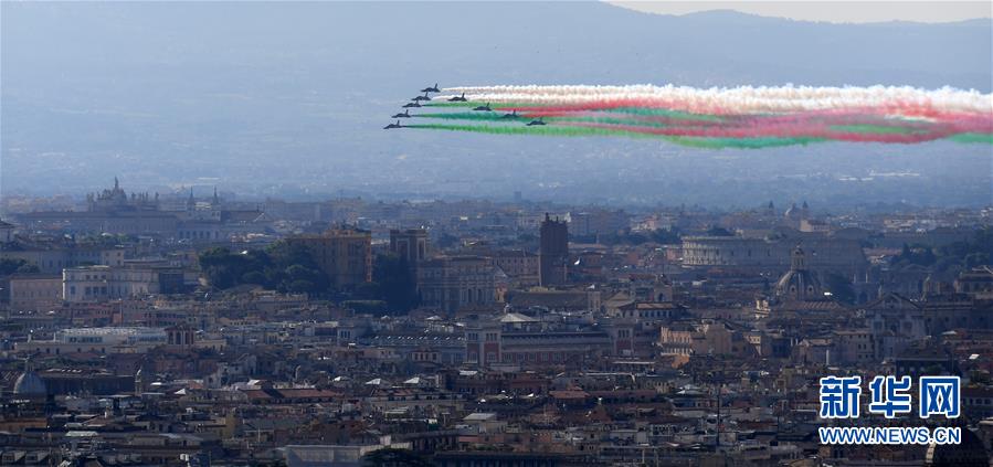 （国际）（2）意大利“三色箭”飞行表演队飞越罗马