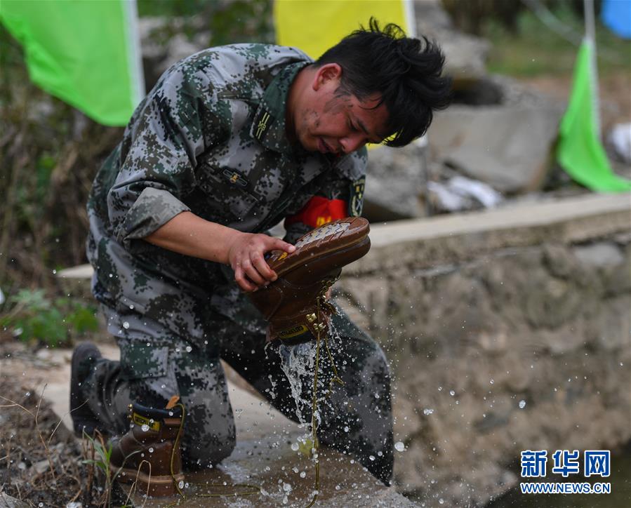 （防汛抗洪·图片故事）（8）抗洪一线“父子兵”