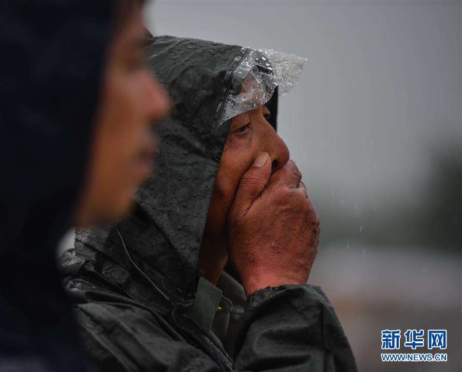 （防汛抗洪·图片故事）（12）抗洪一线“父子兵”