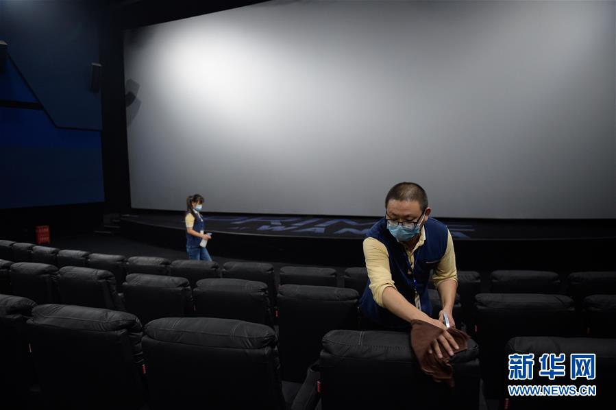 （社会）（3）探访北京电影院复工前消杀清洁工作