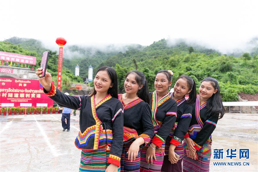 (国际)(3)中老铁路最后一条长隧道贯通