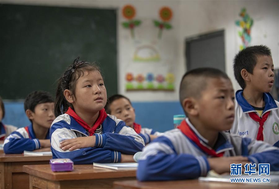 （新华全媒头条&middot;决战决胜脱贫攻坚&middot;督战未摘帽贫困县&middot;图文互动）（6）脱贫的歌声&mdash;&mdash;云南直过民族和人口较少民族共入新时代