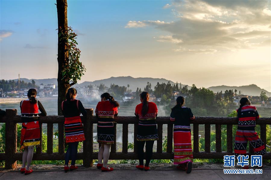 （新华全媒头条&middot;决战决胜脱贫攻坚&middot;督战未摘帽贫困县&middot;图文互动）（13）脱贫的歌声&mdash;&mdash;云南直过民族和人口较少民族共入新时代