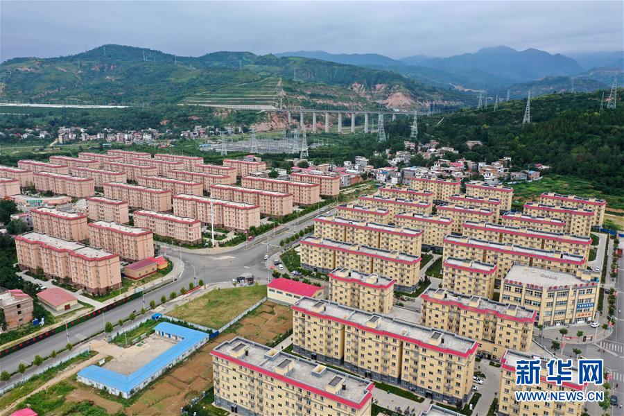 （决战决胜脱贫攻坚&middot;图文互动）（2）河南卢氏：万名贫困群众搬出深山造&ldquo;富窝&rdquo;&mdash;&mdash;伏牛山看新变