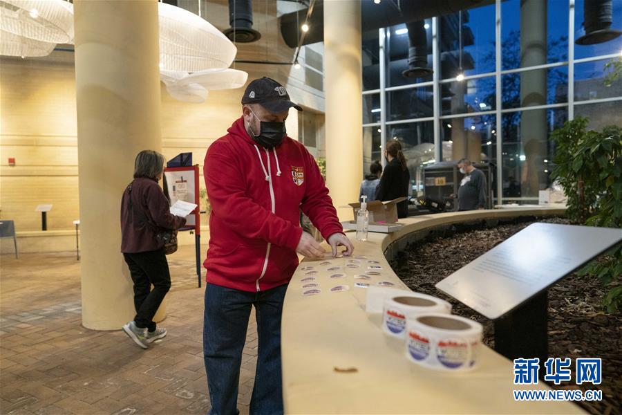 (国际)(4)美国大选选举日投票开始