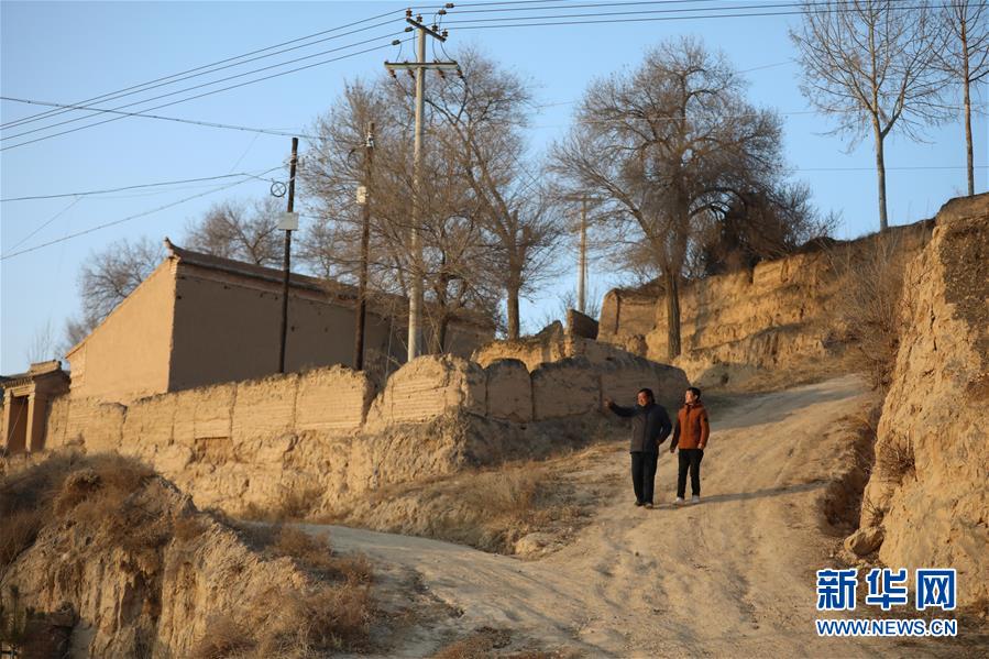 （脱贫攻坚&middot;图片故事）（1）扶贫一线的&ldquo;黑脸&rdquo;村支书