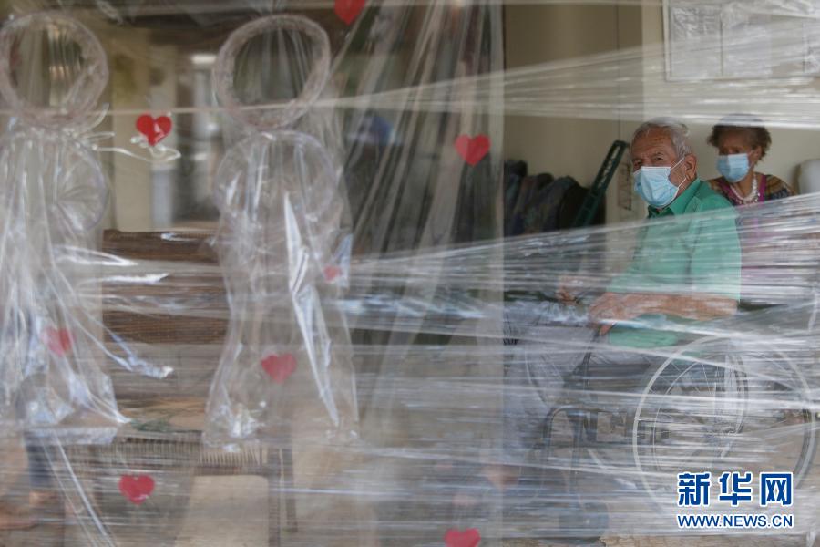 巴西养老院：温暖的抱抱