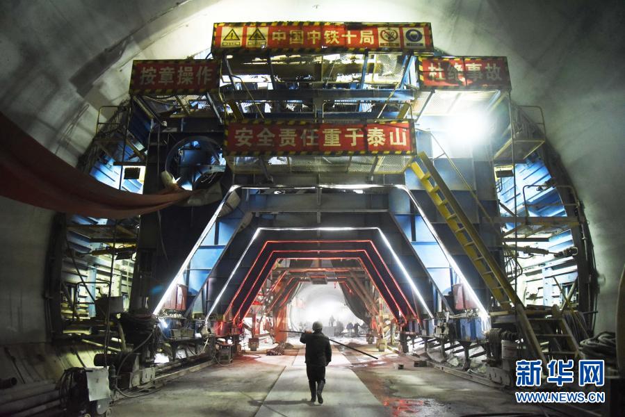 罕见低温!济莱高铁建设者 全力以赴战严寒