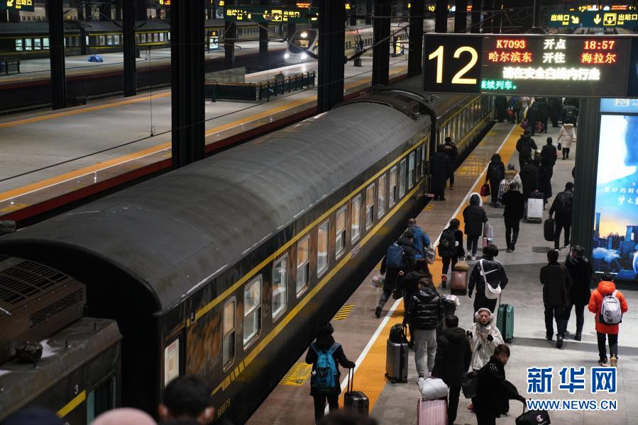 30多分钟停一次！探访极寒下“最慢”的林区“快”车