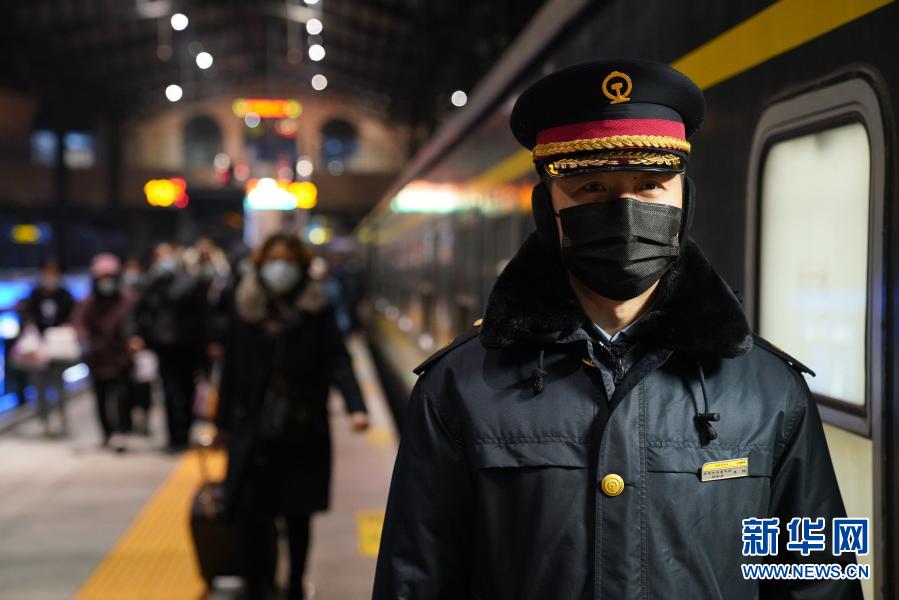 30多分钟停一次！探访极寒下“最慢”的林区“快”车