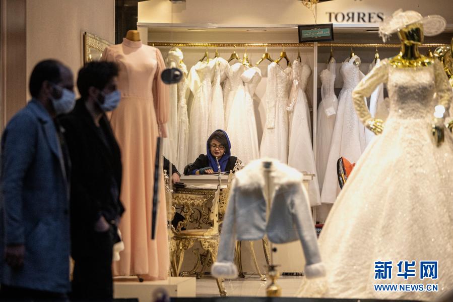 探访伊朗疫情下的婚礼用品店