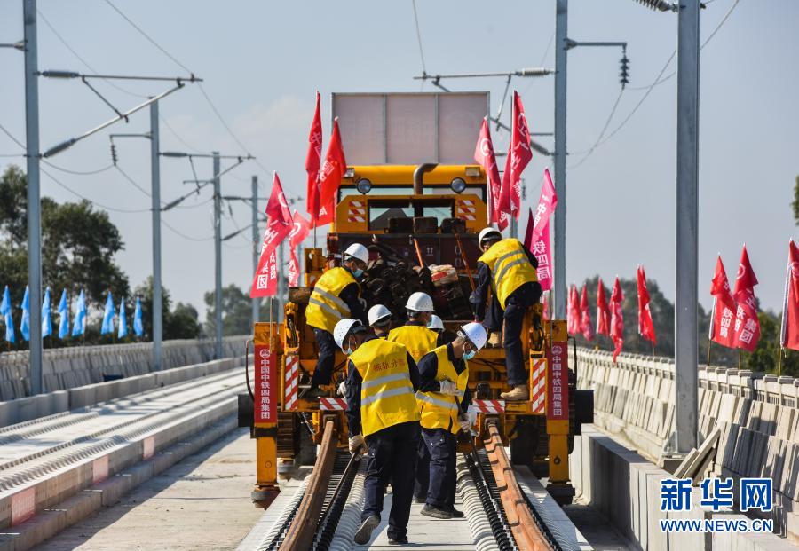 赣深高铁广东段开始铺轨 设计时速350公里
