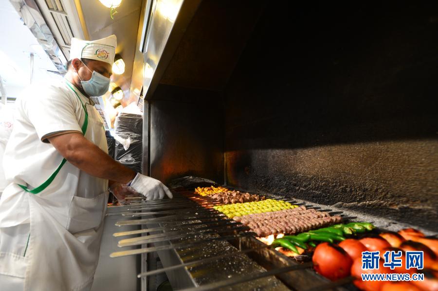 科威特：控制疫情 将停止晚8点至早5点的商业活动