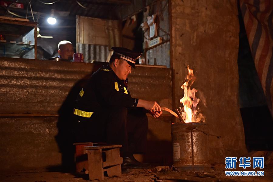 （关注春运&middot;图片故事）（8）铁路民警陈涛与小站杂货店