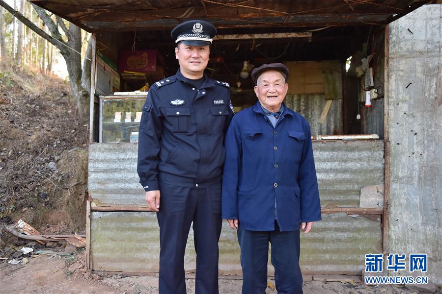 （关注春运&middot;图片故事）（10）铁路民警陈涛与小站杂货店