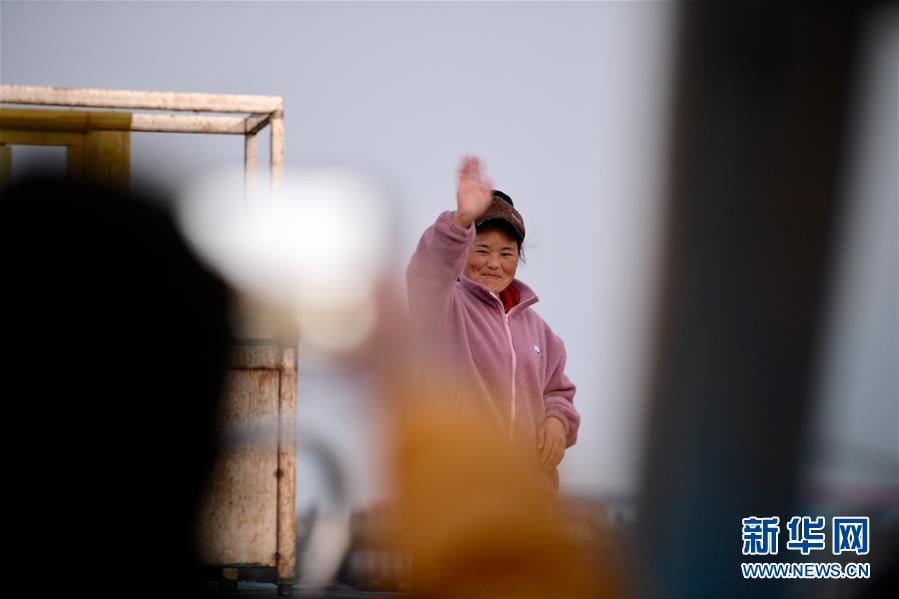 （新春走基层）（9）从山到海&mdash;&mdash;&ldquo;春运母亲&rdquo;巴木玉布木开启海上养殖新职业