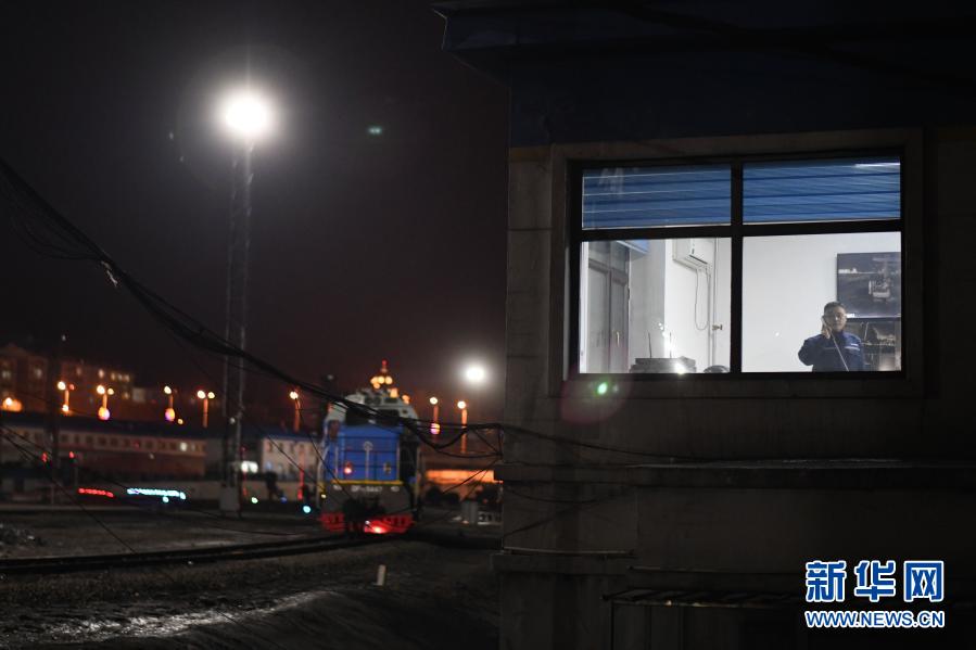 致敬！绥芬河铁路口岸站国际联运换装场上的“安全卫士”