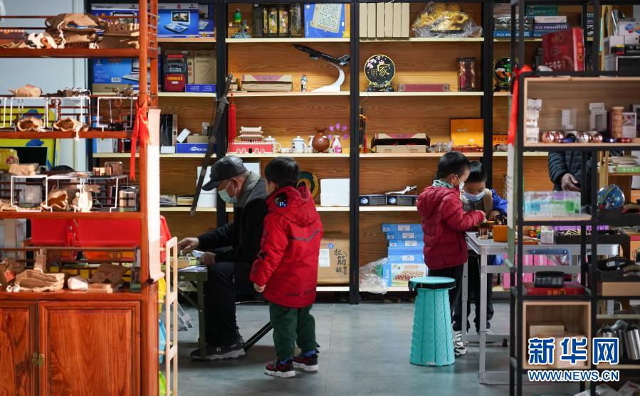 北京：银发族的“潮玩”店