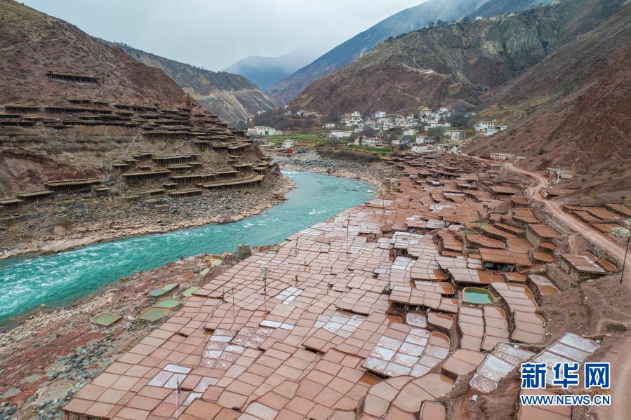 西藏：古老的芒康盐田