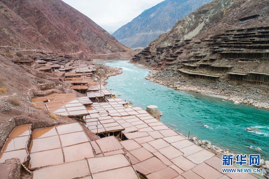 西藏：古老的芒康盐田