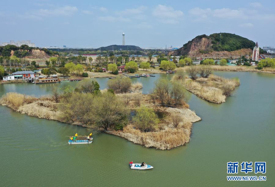 浙江湖州：水网密布 做好水域“美容师”